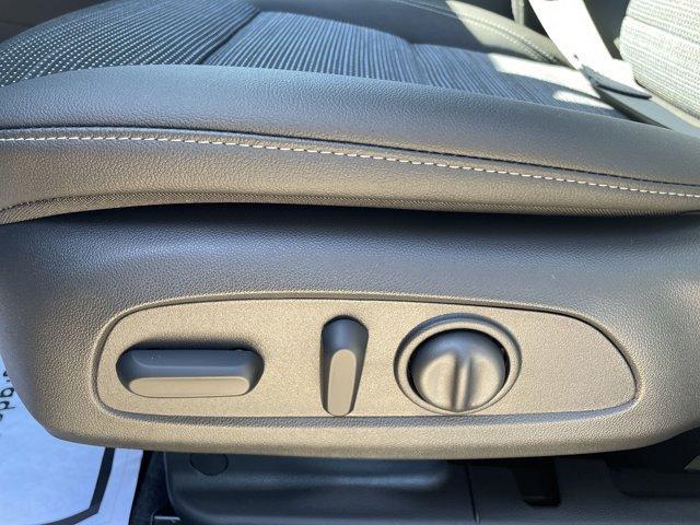 new 2025 Buick Envista car, priced at $26,144