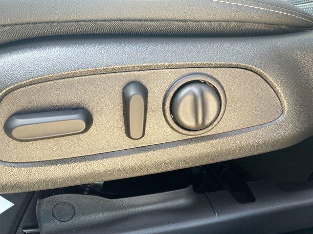 new 2025 Buick Envista car, priced at $26,144