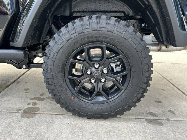 new 2025 Jeep Gladiator car, priced at $46,572