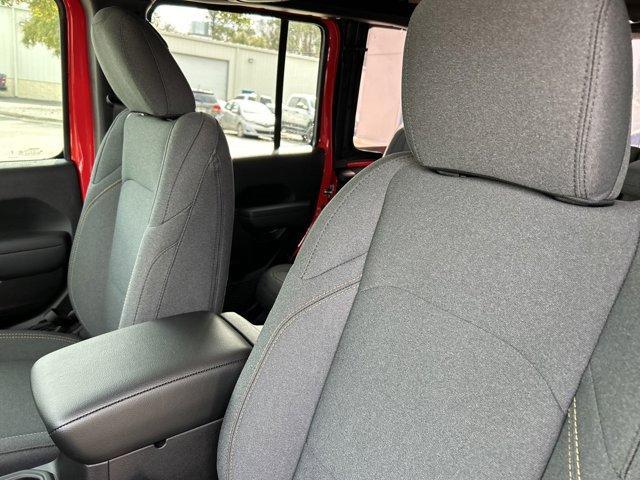 new 2025 Jeep Wrangler car, priced at $40,757