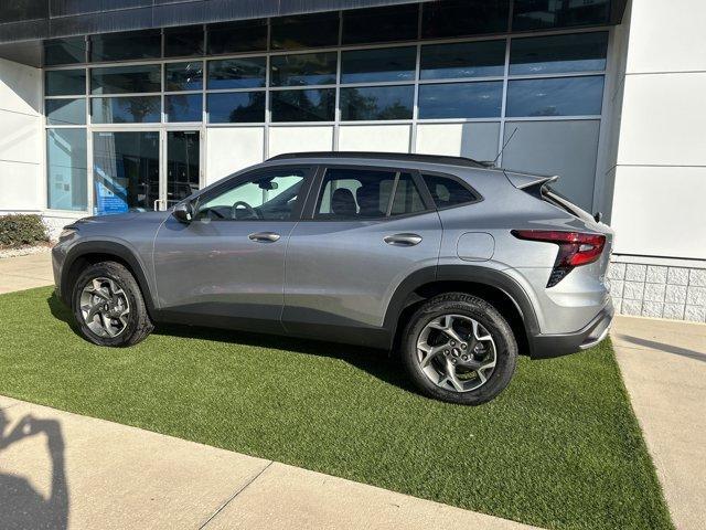 new 2025 Chevrolet Trax car, priced at $23,456