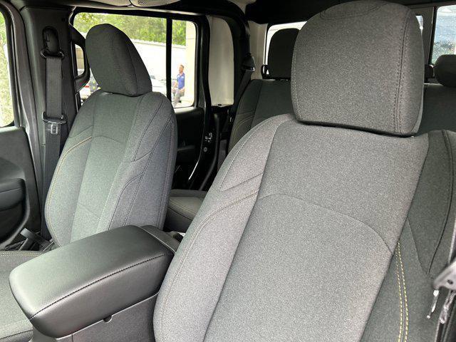 new 2025 Jeep Gladiator car, priced at $41,919