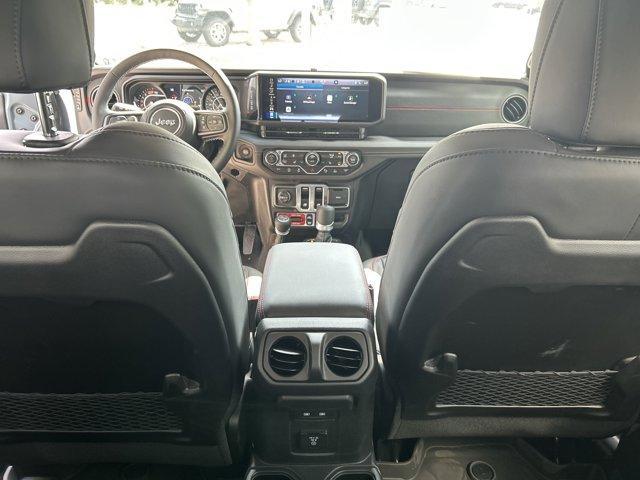 new 2025 Jeep Wrangler car, priced at $57,916