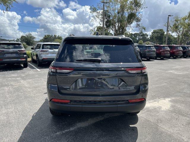 new 2025 Jeep Grand Cherokee car, priced at $40,704