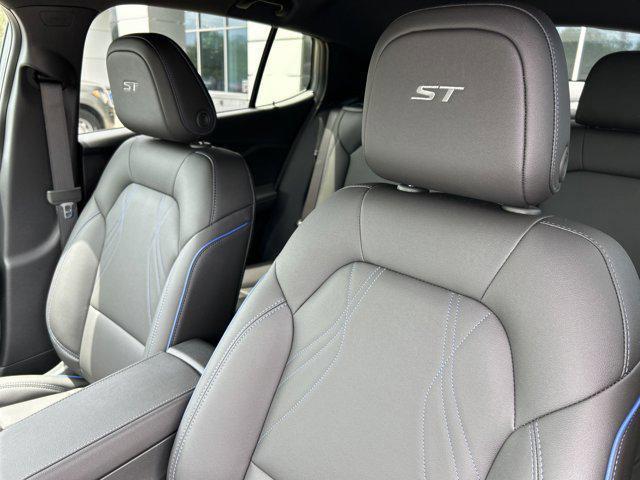new 2025 Buick Envista car, priced at $28,775