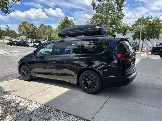 new 2025 Chrysler Pacifica car, priced at $43,567
