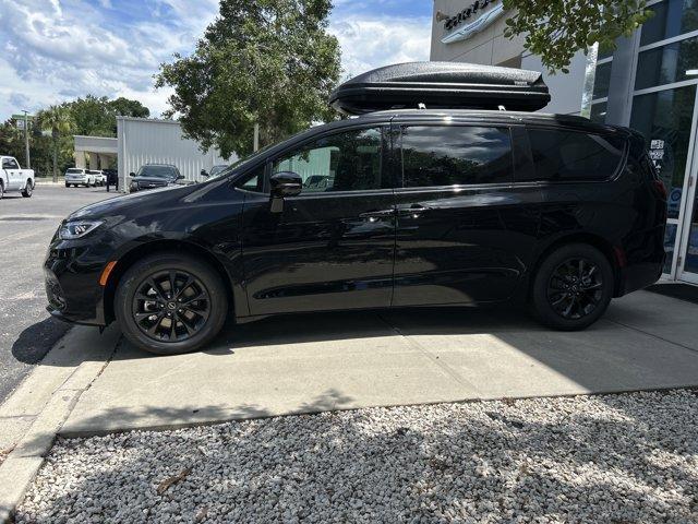new 2025 Chrysler Pacifica car, priced at $43,567