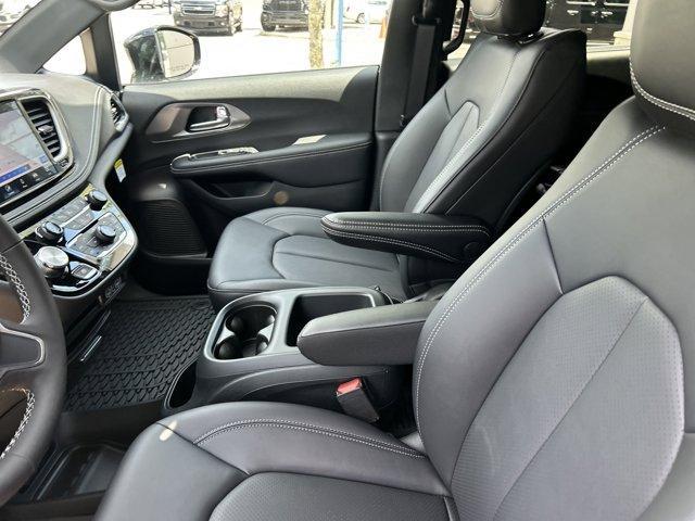 new 2025 Chrysler Pacifica car, priced at $43,567