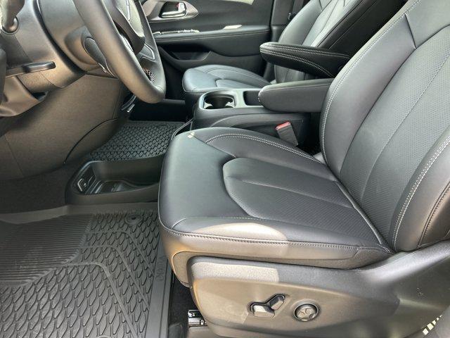 new 2025 Chrysler Pacifica car, priced at $43,567