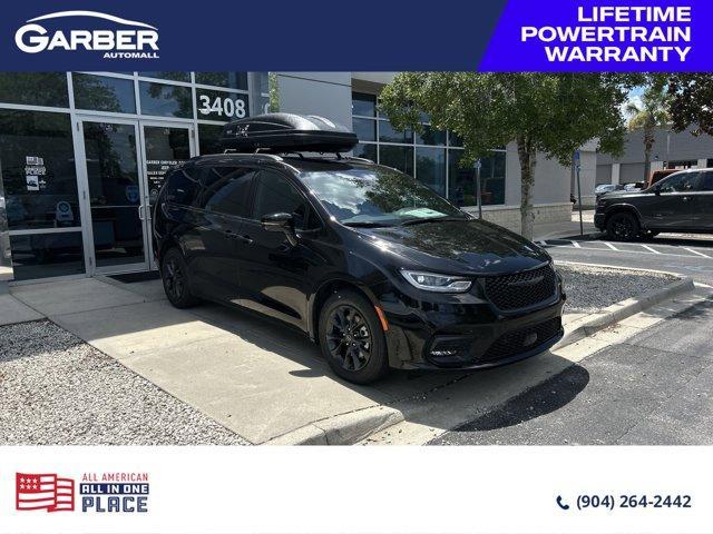 new 2025 Chrysler Pacifica car, priced at $43,567