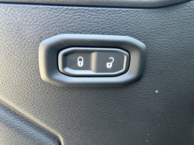 new 2025 Jeep Wrangler car, priced at $46,554