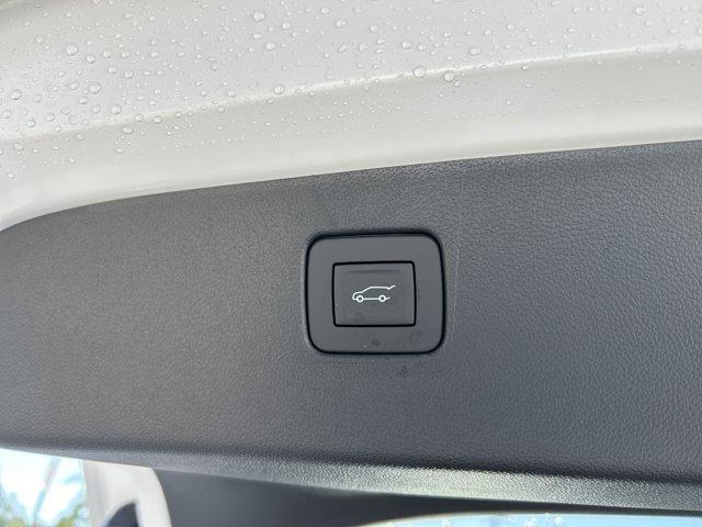 new 2025 Buick Envista car, priced at $24,142