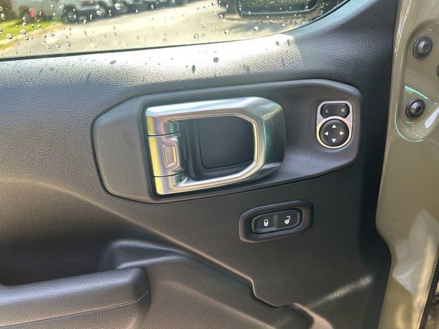 new 2025 Jeep Gladiator car, priced at $49,200