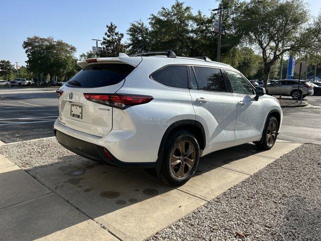 used 2022 Toyota Highlander Hybrid car, priced at $39,310