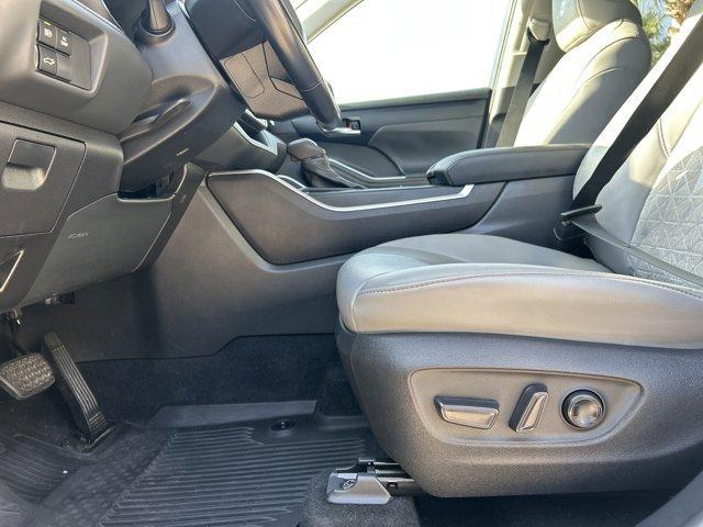 used 2022 Toyota Highlander Hybrid car, priced at $39,310