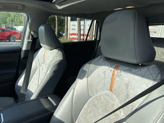used 2022 Toyota Highlander Hybrid car, priced at $39,310