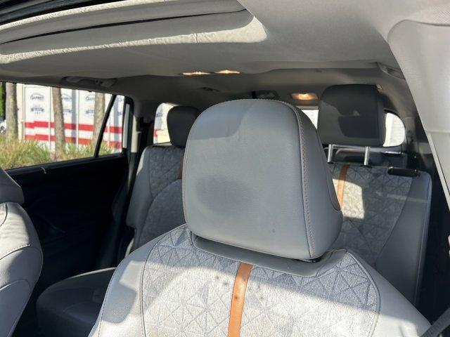 used 2022 Toyota Highlander Hybrid car, priced at $39,310