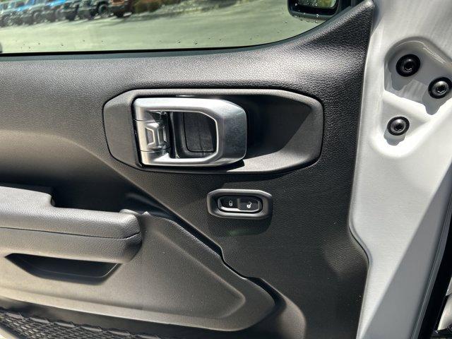 new 2025 Jeep Wrangler car, priced at $40,454