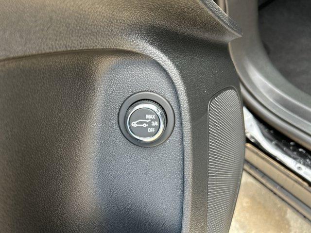 new 2025 Buick Envista car, priced at $26,144