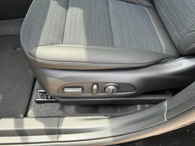new 2025 Buick Envista car, priced at $26,144