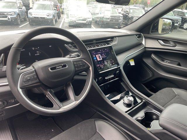new 2025 Jeep Grand Cherokee car, priced at $37,545