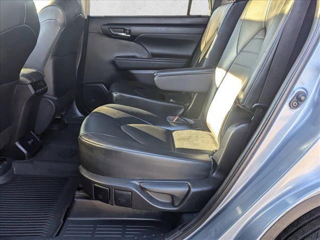 used 2021 Toyota Highlander car, priced at $27,999