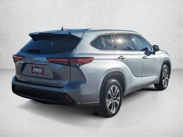 used 2021 Toyota Highlander car, priced at $27,999
