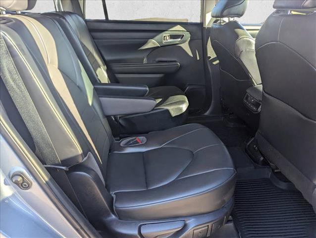 used 2021 Toyota Highlander car, priced at $27,999