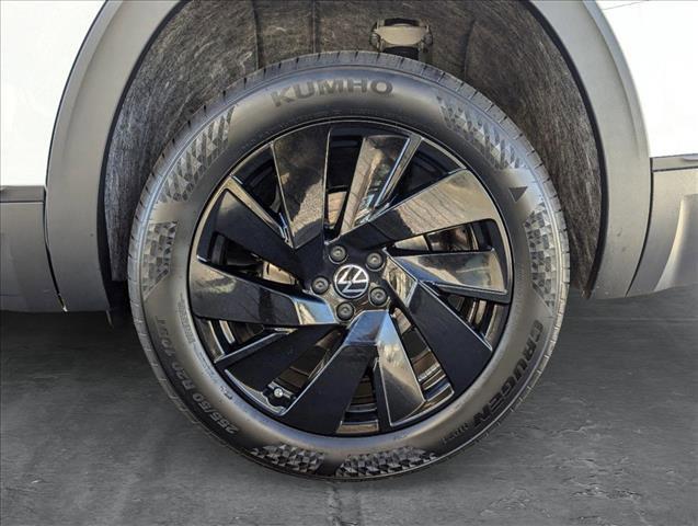 used 2025 Volkswagen Atlas car, priced at $42,298