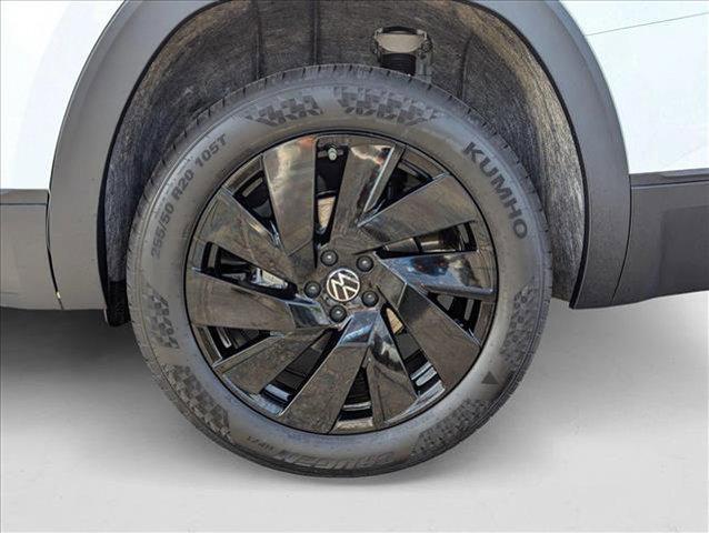 new 2025 Volkswagen Atlas car, priced at $42,161