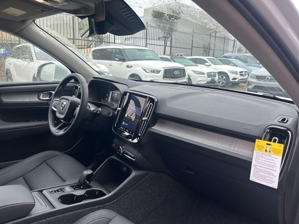 new 2025 Volvo XC40 car, priced at $38,785