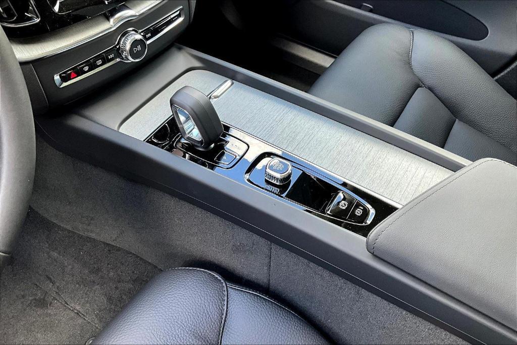 new 2025 Volvo XC60 car, priced at $56,160