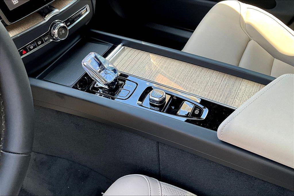 new 2026 Volvo XC60 car, priced at $57,985