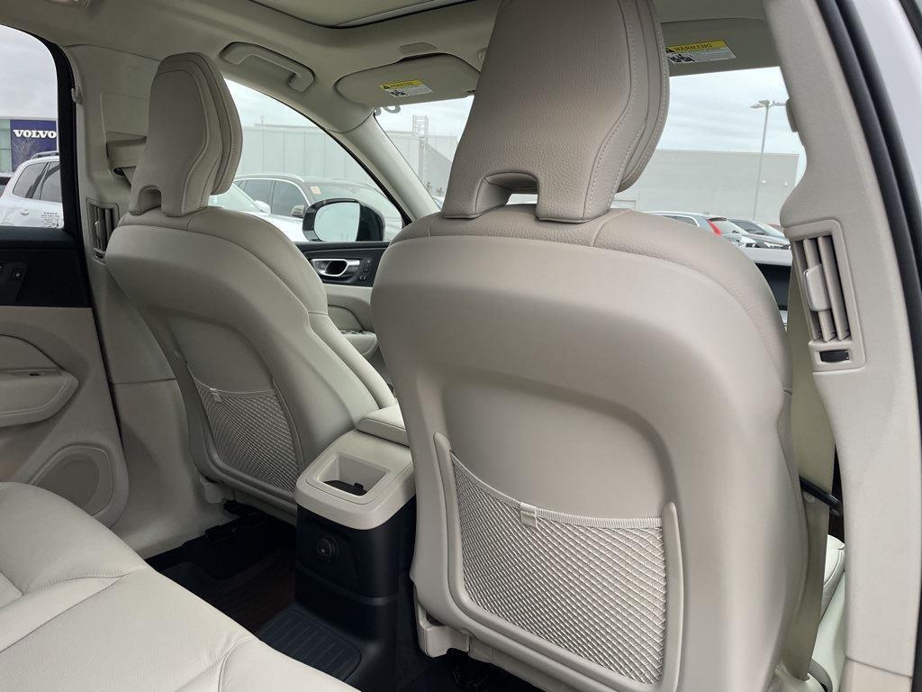 new 2025 Volvo XC60 Plug-In Hybrid car