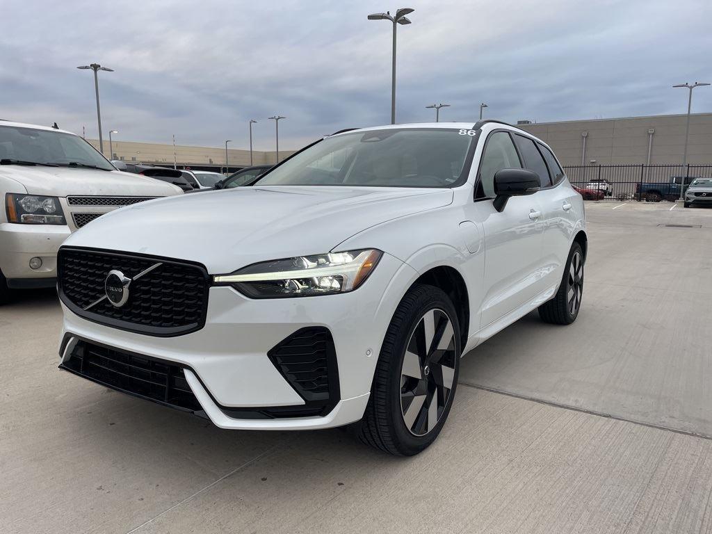 new 2025 Volvo XC60 Plug-In Hybrid car