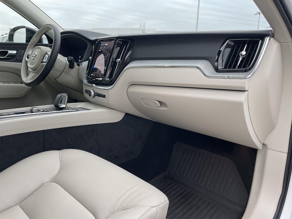 new 2025 Volvo XC60 Plug-In Hybrid car