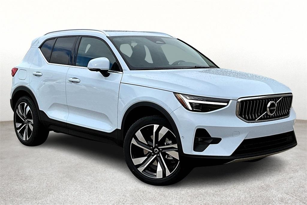 new 2025 Volvo XC40 car, priced at $51,000