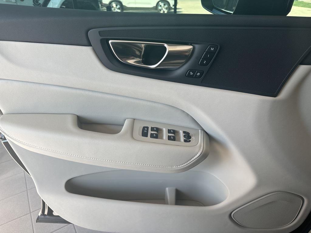 new 2025 Volvo XC60 car, priced at $55,335