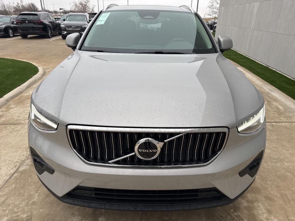 new 2025 Volvo XC40 car, priced at $40,250