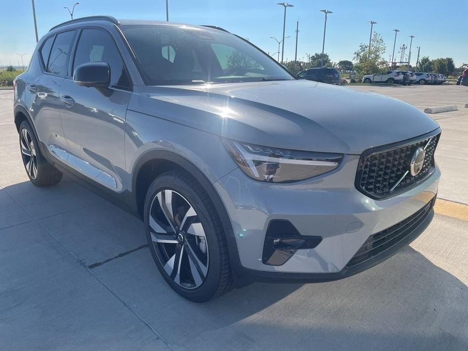 new 2025 Volvo XC40 car, priced at $51,585