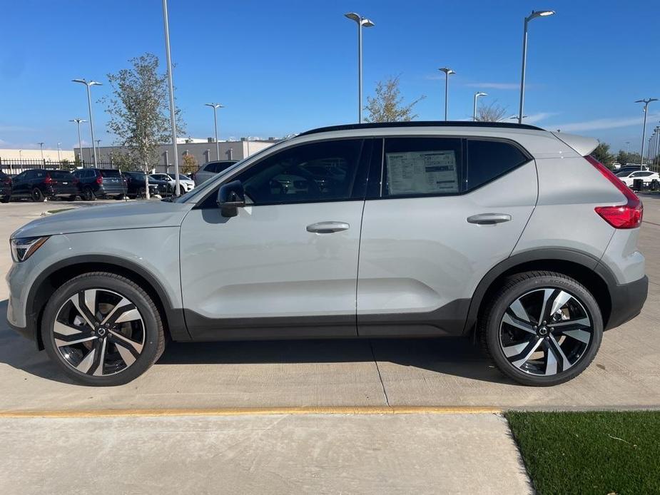 new 2025 Volvo XC40 car, priced at $51,585