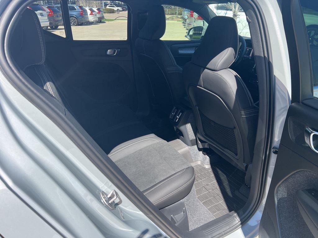 new 2025 Volvo XC40 car, priced at $48,235