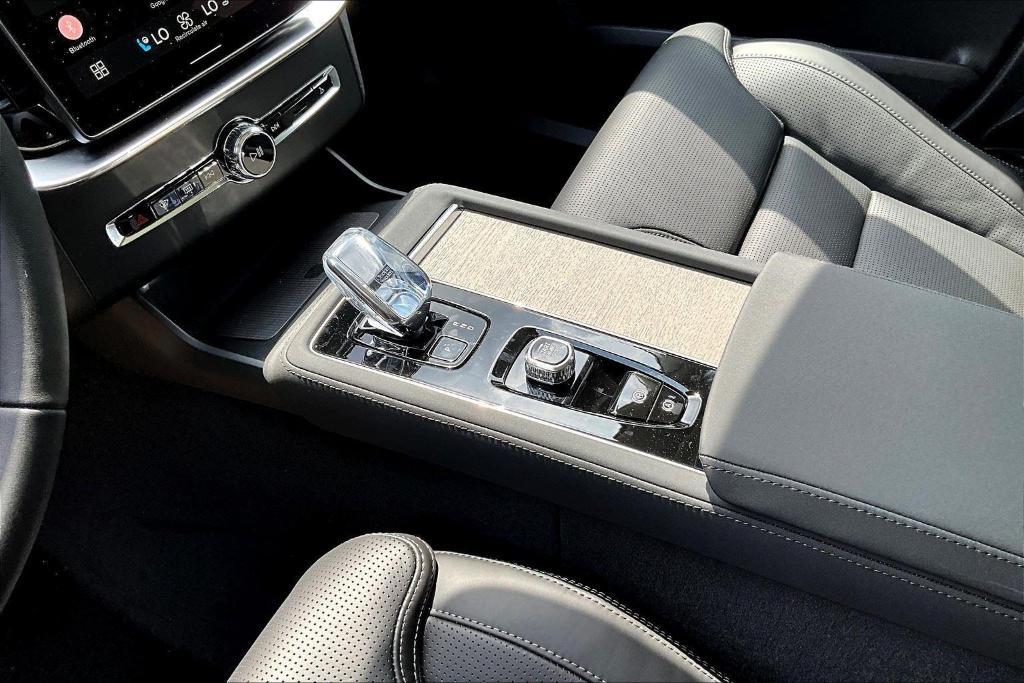 new 2025 Volvo XC90 Plug-In Hybrid car, priced at $82,405