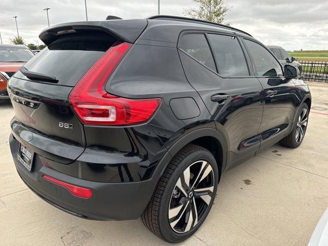 new 2025 Volvo XC40 car, priced at $47,999