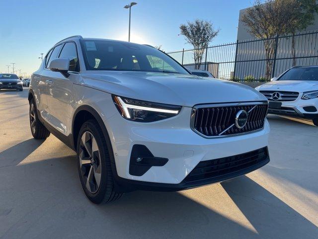 new 2025 Volvo XC40 car