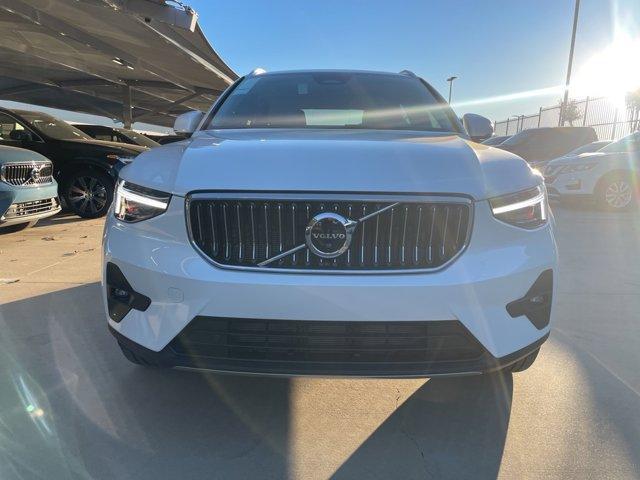 new 2025 Volvo XC40 car