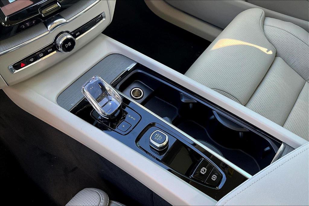 new 2025 Volvo XC60 car, priced at $60,445
