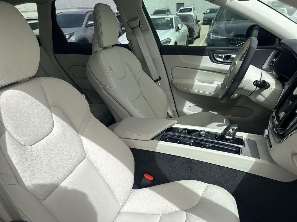 new 2025 Volvo XC60 car, priced at $54,610
