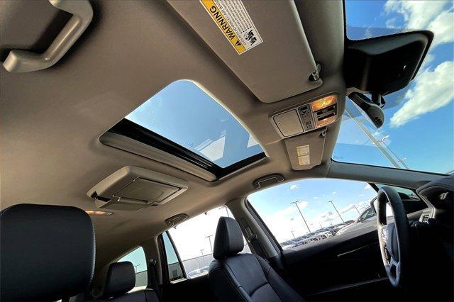 used 2022 Honda Pilot car, priced at $32,288