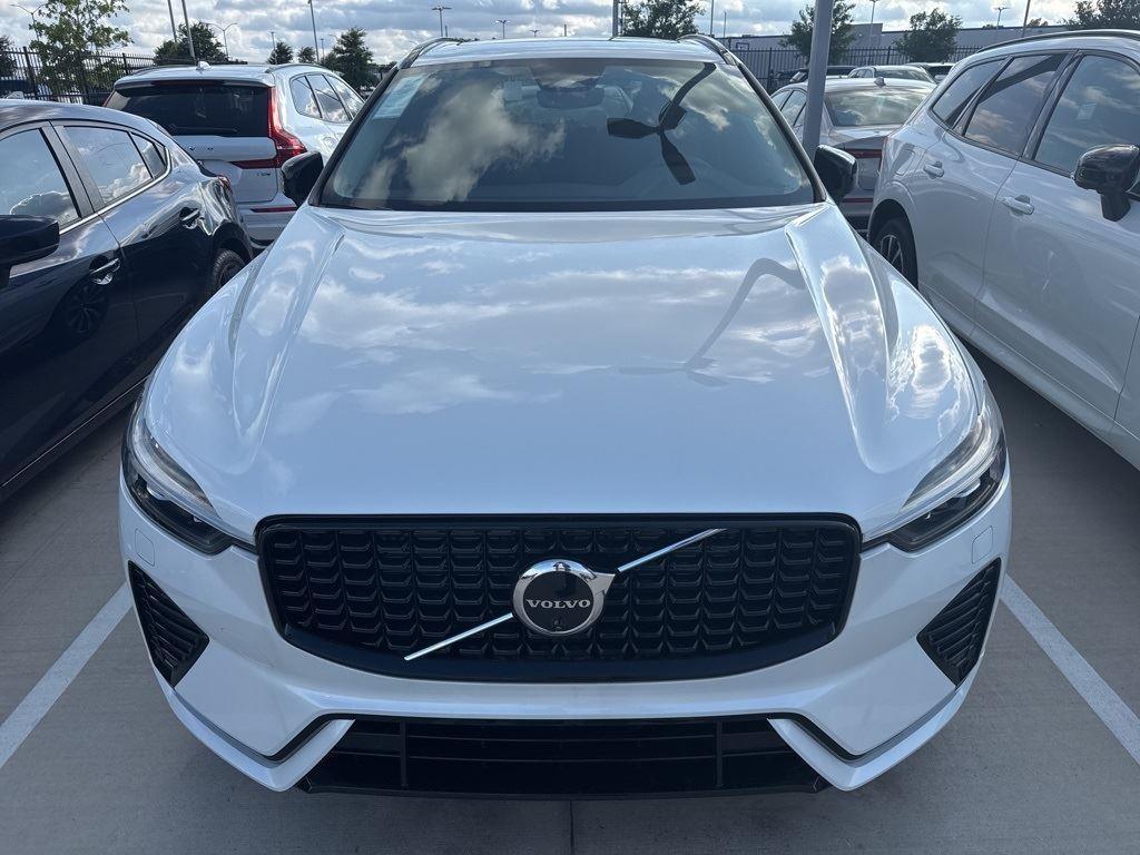 new 2025 Volvo XC60 car, priced at $54,560